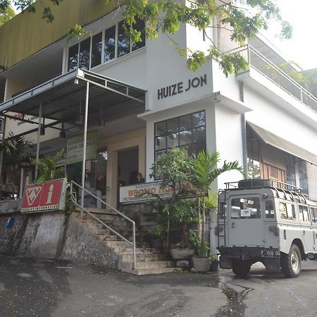 Huize Jon Hostel Маланг Экстерьер фото